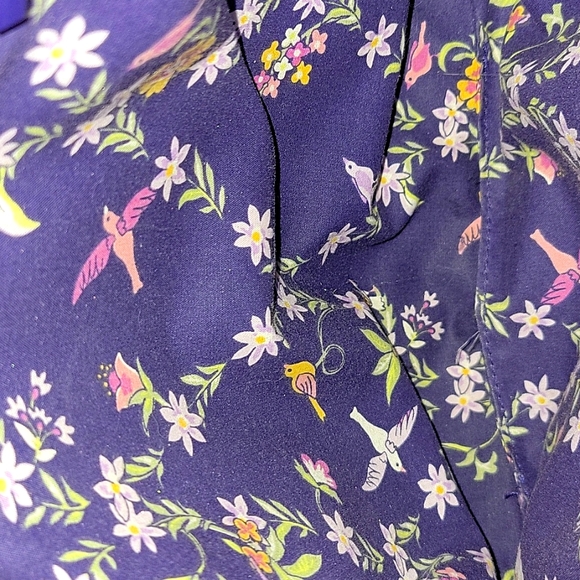 Vera Bradley Crossbody Purse,Colorful w/adjustable strap. 5 zippers/compartments - Picture 5 of 9